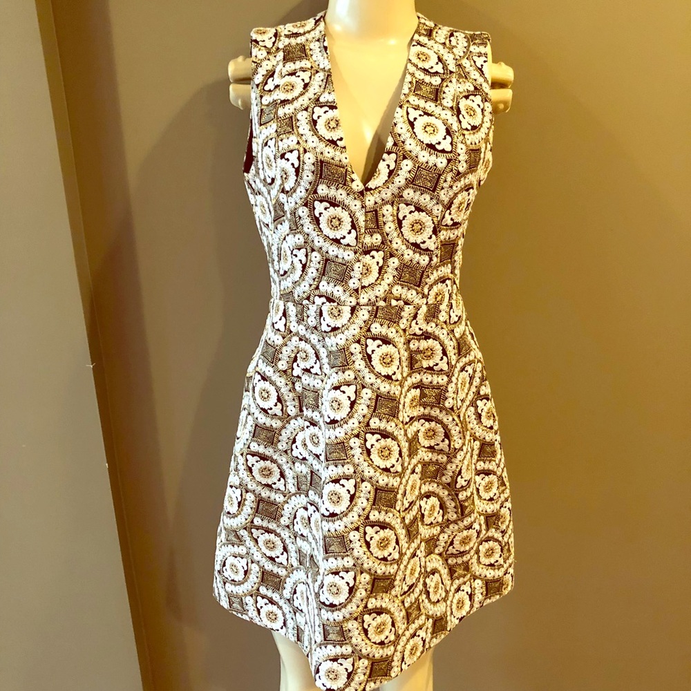 Alice +Olivia Black And Gold Embroidered Size 8.